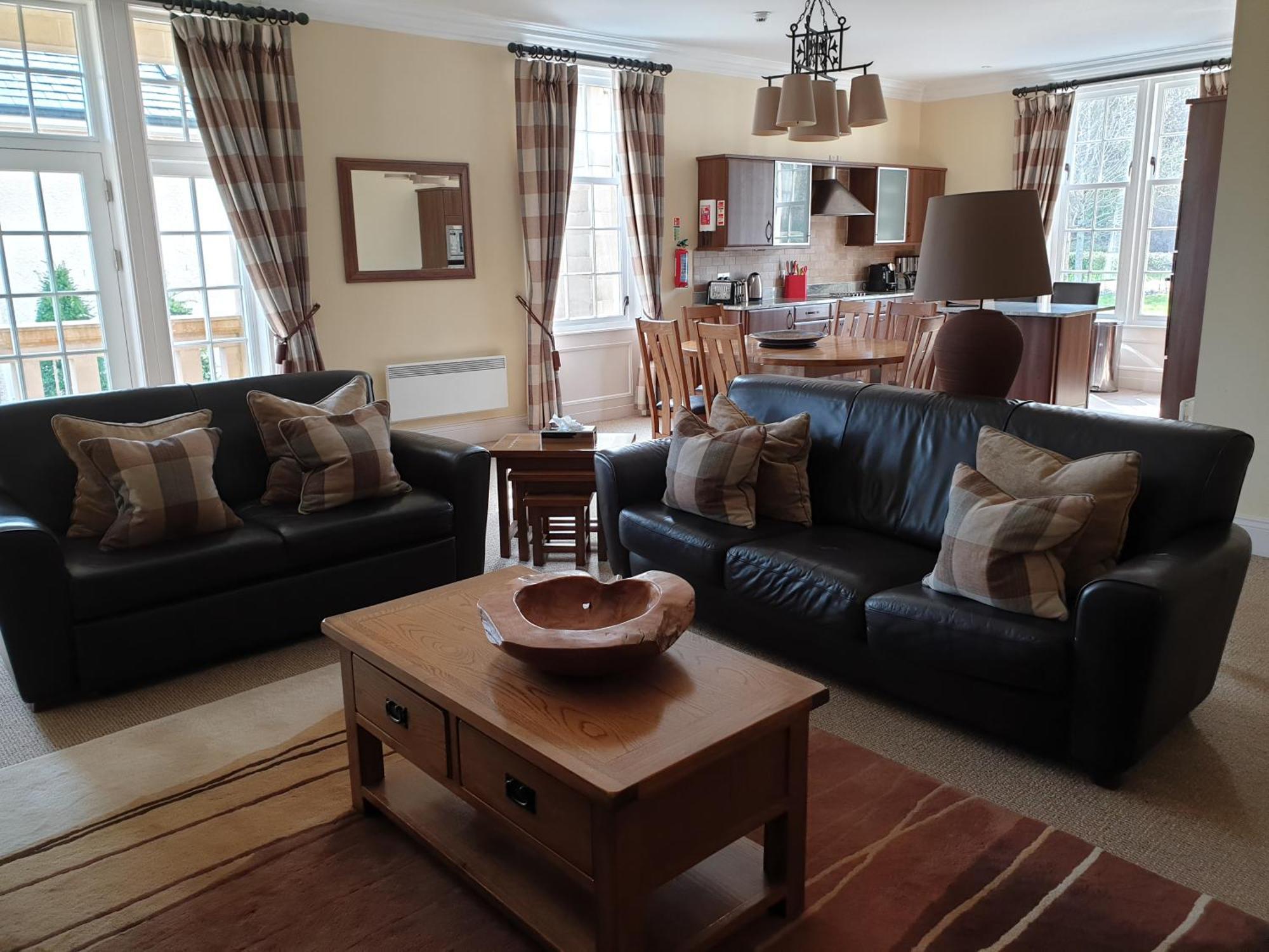 카메론 하우스 온 로흐 로몬드 호텔 알렉산드리아 외부 사진 The interior of a typical apartment at the hotel